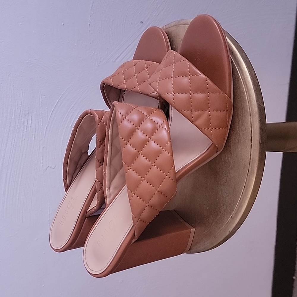 TAN HEEL SANDALS